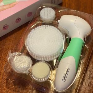 Spin facial & body cleaning system